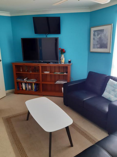 Maxs Beachside Villa - Accommodation Burleigh 3