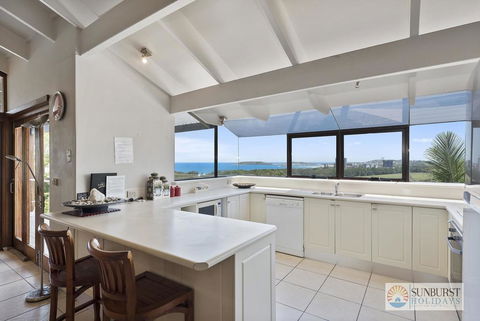 Mcauleys Beach House - Accommodation Burleigh 3