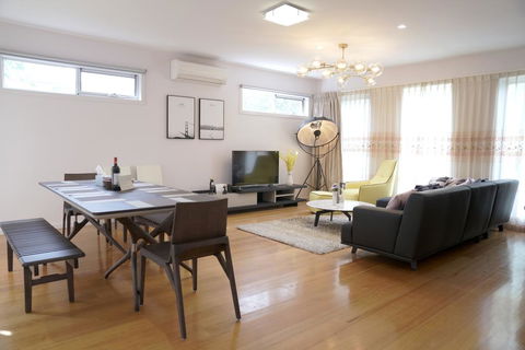 Melbourne Luxury Villa At Doncaster - Accommodation Burleigh 0