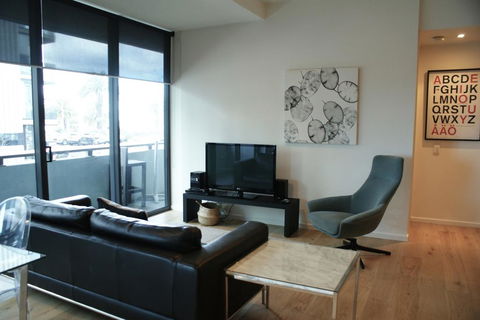 Melbourne Seaviews, Pool & Tennis - Accommodation Burleigh 1