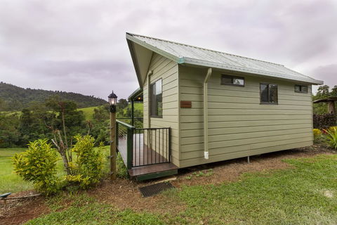 Mena Creek Flower House - Accommodation Burleigh 0