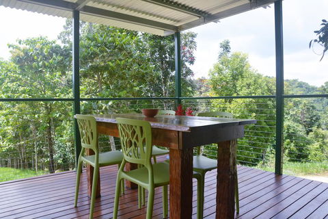 Mena Creek Flower House - Accommodation Burleigh 2