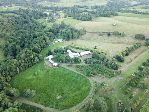 Mena Creek Flower House - Accommodation Burleigh 3