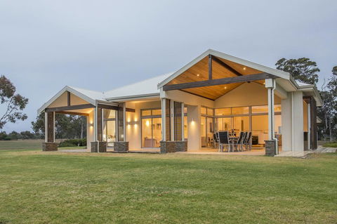 Metricup House - Elegant Country Retreat - Accommodation Burleigh 0