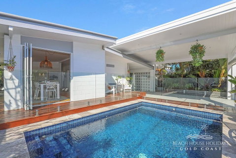 Miami Beachside Beach House - Accommodation Burleigh 3