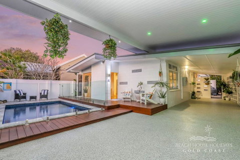 Miami Beachside Beach House - Accommodation Burleigh 2