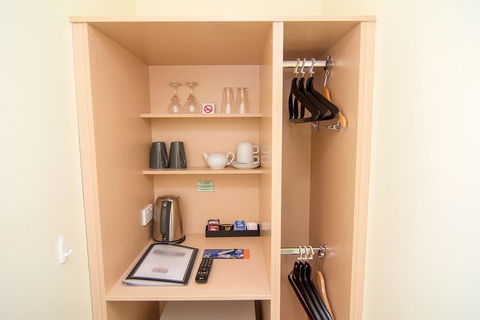 Miami Hotel Melbourne - Accommodation Burleigh 2