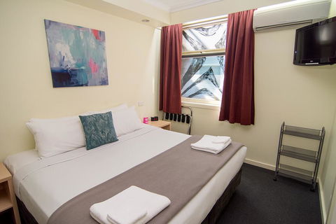Miami Hotel Melbourne - Accommodation Burleigh 1