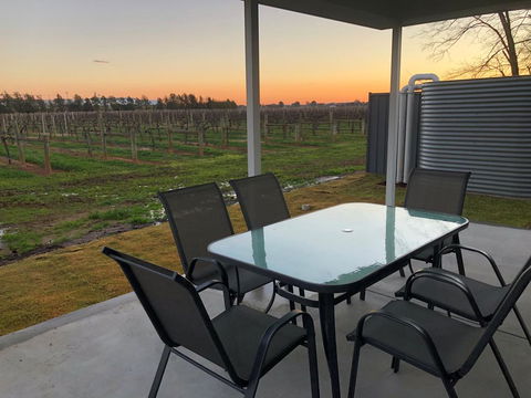 Milawa Vineyard Views - Guesthouse 1 - Accommodation Burleigh 3