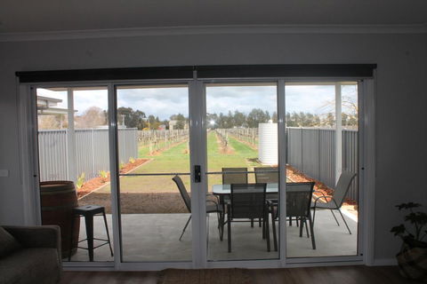 Milawa Vineyard Views - Guesthouse 2 - Accommodation Burleigh 2