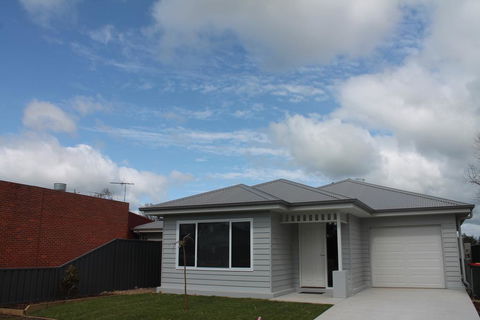 Milawa Vineyard Views - Guesthouse 2 - Accommodation Burleigh 3