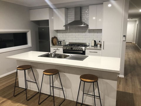 Milawa Vineyard Views - Guesthouse 2 - Accommodation Burleigh 1