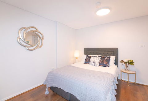 MLB48-Sydney Harbour Stunning View Studio With Free Parking - Accommodation Burleigh 2