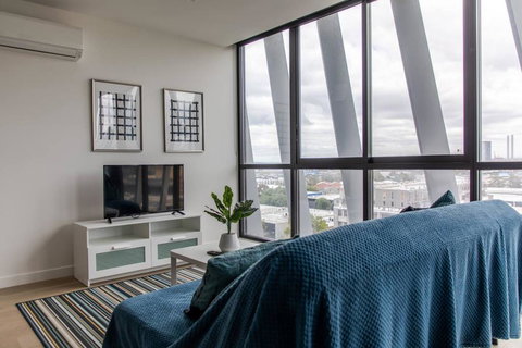 Modern 1 Bedroom Apartment With Rooftop Terrace And Spa - Accommodation Burleigh 2