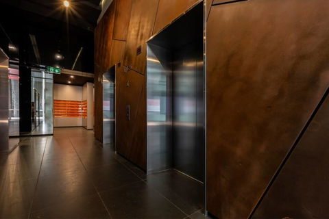 MODERN 2 BEDROOMS -SOUTHERN CROSS STATION - Accommodation Burleigh 3