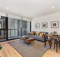Modern apartment with balcony near Kings Domain