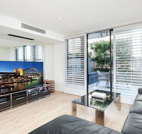 Modern Bronte Apt. w/ Ocean Views Just Minutes Walk to Beach