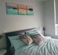 Modern CBD Apartment - Free Secure Parking and Wifi