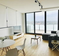 Modern Designer 2BR Apartment Near Airport  Beach - Accommodation Burleigh