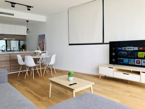 Modern Designer 2BR Apartment Near Airport & Beach - Accommodation Burleigh 2