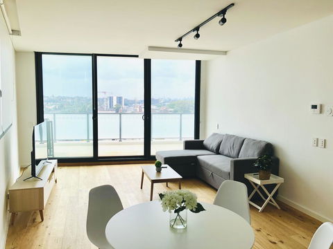 Modern Designer 2BR Apartment Near Airport & Beach - Accommodation Burleigh 1