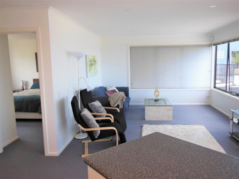 Modern Hobart Apartment With Stunning Views - Accommodation Burleigh 3
