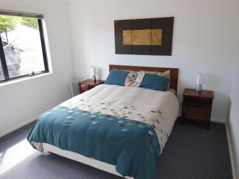 Modern Hobart Apartment With Stunning Views - Accommodation Burleigh 1