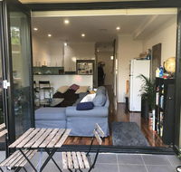 Modern house close to Sydneys vibrant Newtown area - Accommodation Burleigh