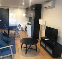Morden apartment in the heart of Howthorn east