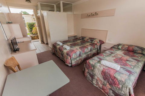 Moruya Waterfront Hotel Motel - Accommodation Burleigh 3