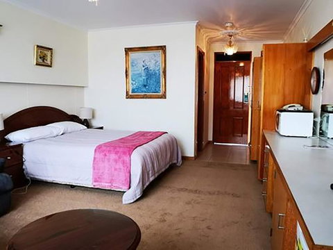 Motel Mayfair On Cavell - Accommodation Burleigh 2