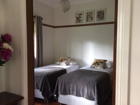 Mount Browne Cottage - Accommodation Burleigh 2