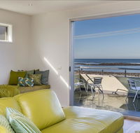 Moyan - Standing tall at the edge of the Indian Ocean - Accommodation Burleigh