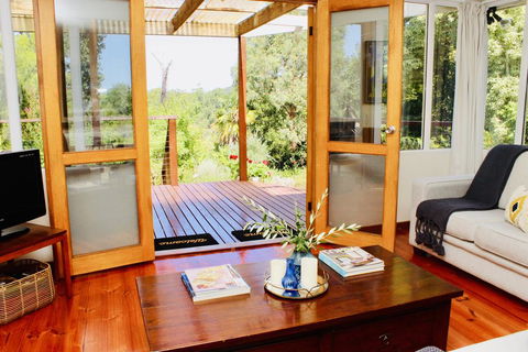 Nagoondie Studio - Accommodation Burleigh 0