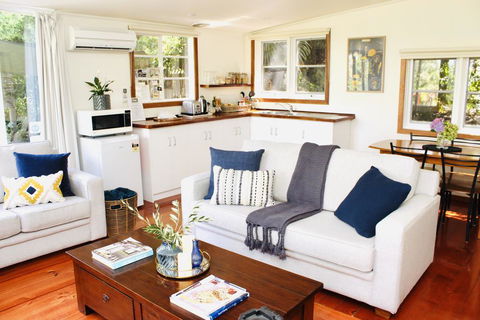 Nagoondie Studio - Accommodation Burleigh 2