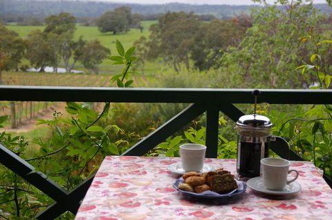 Naimanya Cottage - Accommodation Burleigh 1