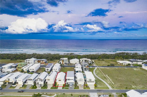 NAUTiLUS OCEAN BREEZE - Accommodation Burleigh 0