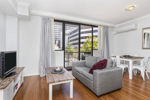 6 Executive Eastside Parking, Gym & Pool - Accommodation Burleigh 0