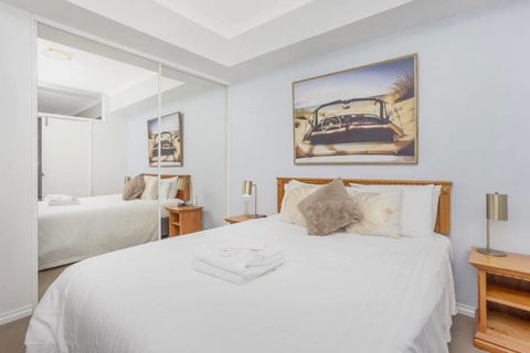 6 Executive Eastside Parking, Gym & Pool - Accommodation Burleigh 43