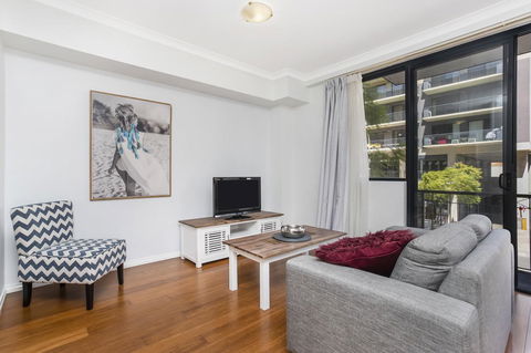 6 Executive Eastside Parking, Gym & Pool - Accommodation Burleigh 7