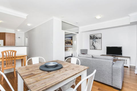 6 Executive Eastside Parking, Gym & Pool - Accommodation Burleigh 8