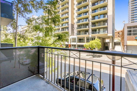 6 Executive Eastside Parking, Gym & Pool - Accommodation Burleigh 33
