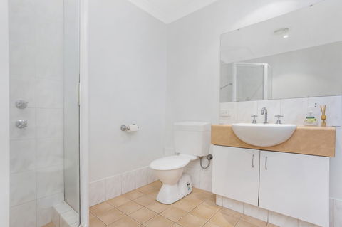 6 Executive Eastside Parking, Gym & Pool - Accommodation Burleigh 15