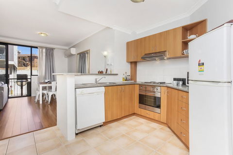 6 Executive Eastside Parking, Gym & Pool - Accommodation Burleigh 20