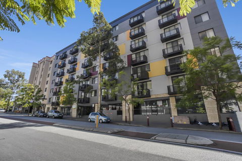 6 Executive Eastside Parking, Gym & Pool - Accommodation Burleigh 26