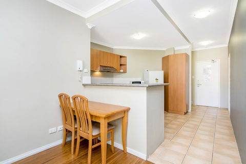 6 Executive Eastside Parking, Gym & Pool - Accommodation Burleigh 29