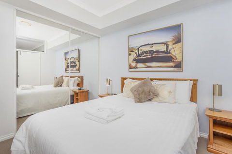 6 Executive Eastside Parking, Gym & Pool - Accommodation Burleigh 2