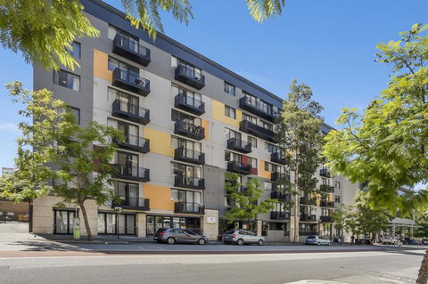 6 Executive Eastside Parking, Gym & Pool - Accommodation Burleigh 25