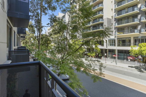 6 Executive Eastside Parking, Gym & Pool - Accommodation Burleigh 10
