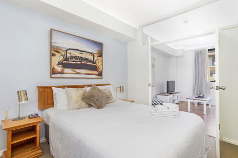 6 Executive Eastside Parking, Gym & Pool - Accommodation Burleigh 5